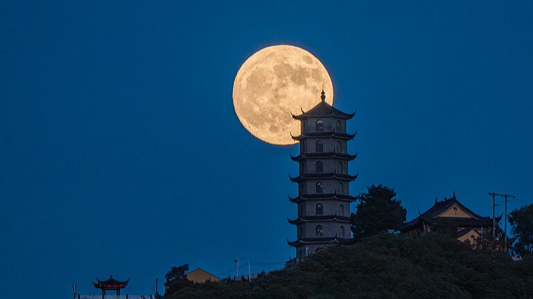 Supermoon_Illuminates_China_s_Mid_Autumn_Festival_2024 - My Global News: Voices of a New Era Supermoon_Illuminates_China_s_Mid_Autumn_Festival_2024