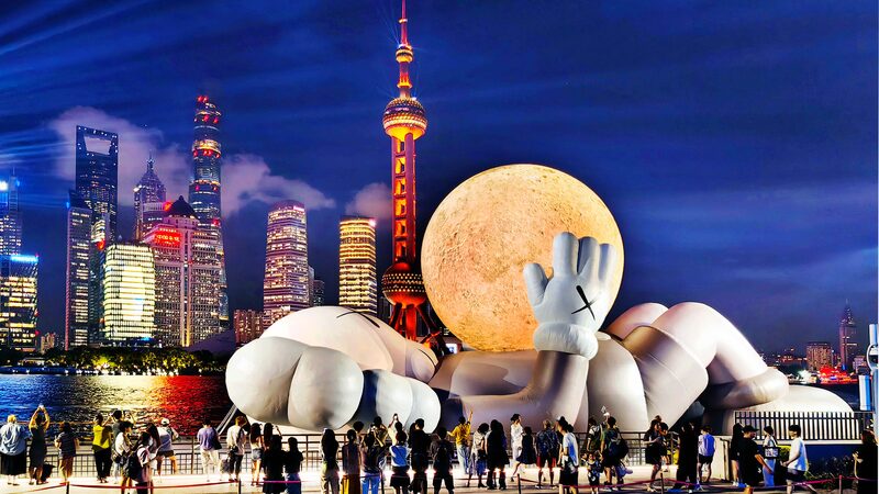 Supermoon_Illuminates_Shanghai_s_North_Bund_with_KAWS_Artistry - My Global News: Voices of a New Era Supermoon_Illuminates_Shanghai_s_North_Bund_with_KAWS_Artistry