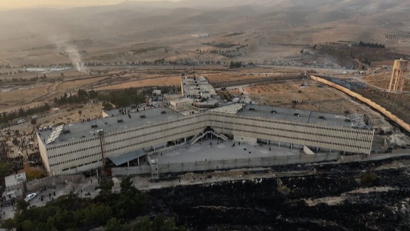 Syrian_Opposition_Overthrows_Assad__Frees_Sednaya_Prison video poster