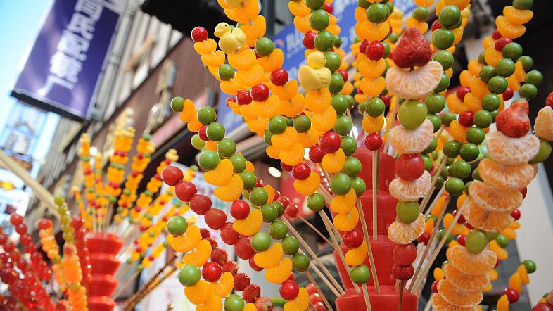Tanghulu Takes the World by Storm: The Sweet Street Snack’s Global Journey Tanghulu_Takes_the_World_by_Storm__The_Sweet_Street_Snack_s_Global_Journey