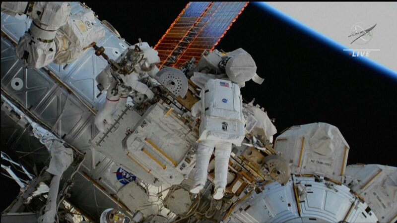 Tech_Billionaire_Becomes_First_Private_Spacewalker video poster