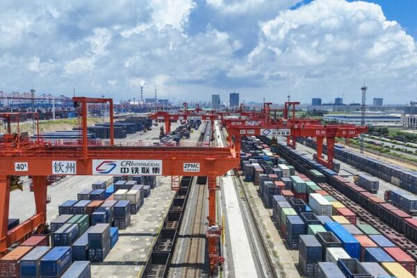 The_Chinese_Mainland_s_Foreign_Trade_Soars_by_6_2__in_First_Seven_Months
