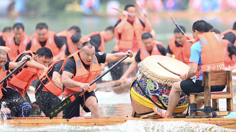 Thrilling_Dragon_Boat_Race_Heats_Up_Tongren_s_Duanwu_Festival_with_3_450_Athletes