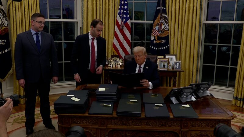 Trump_Announces_25__Tariffs_on_Canada_and_Mexico_Goods_Starting_Feb_1 video poster