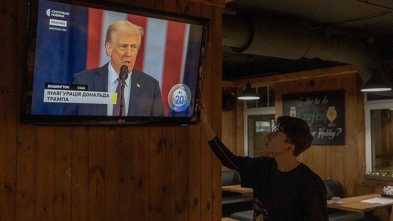 Trump_Shifts_Blame_to_Ukraine_Amid_Progress_in_U_S__Russia_Talks video poster