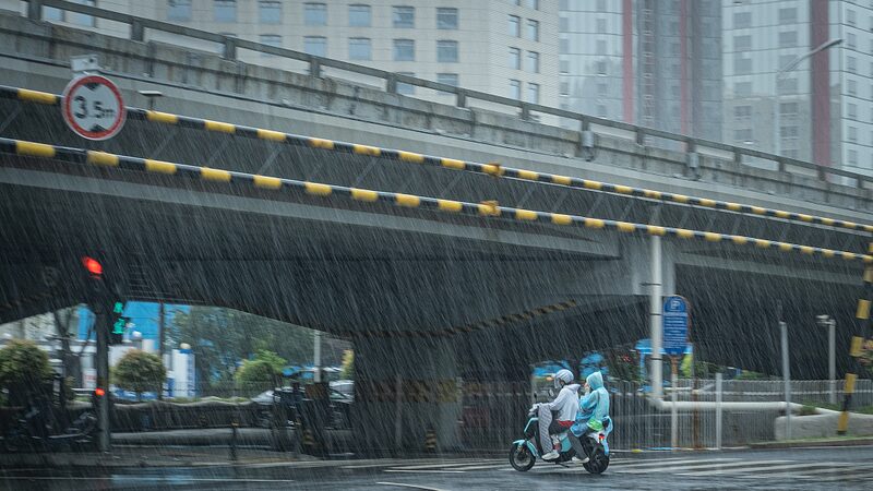Typhoon_Doksuri_Brings_Heavy_Rainfall_to_Beijing_Tianjin_Hebei_Region video poster