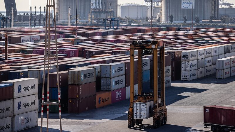 US_Tariffs_on_Mexico__Canada__and_Chinese_Mainland_Spark_Global_Trade_Tensions
