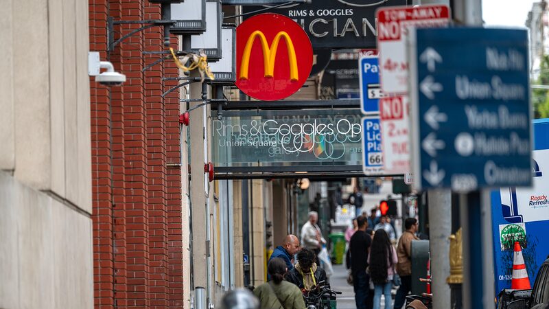 U_S__Fast_Food_Giants_Remove_Onions_Amid_E__coli_Outbreak