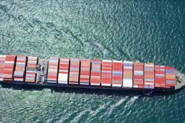 U_S__Tariffs_Pose_Risks_to_Global_Economy__Experts_Warn video poster