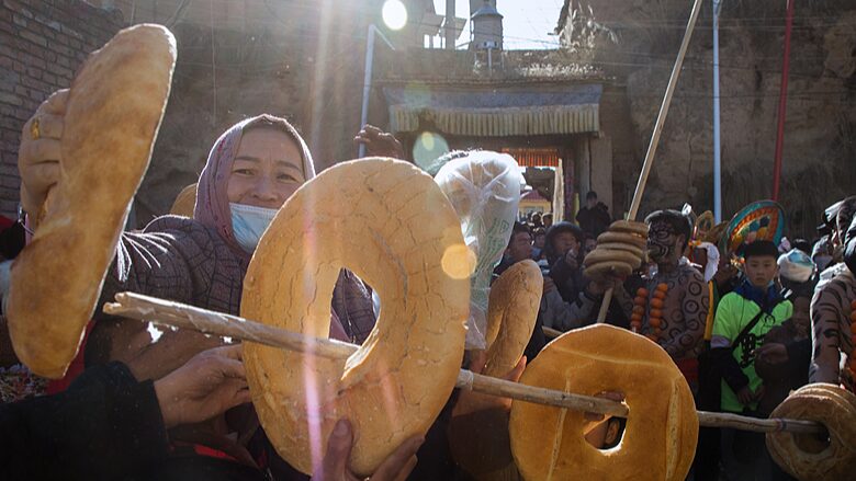 Unveiling_the_Wutu_Dance__Tu_Ethnic_Group_s_Timeless_Folk_Art