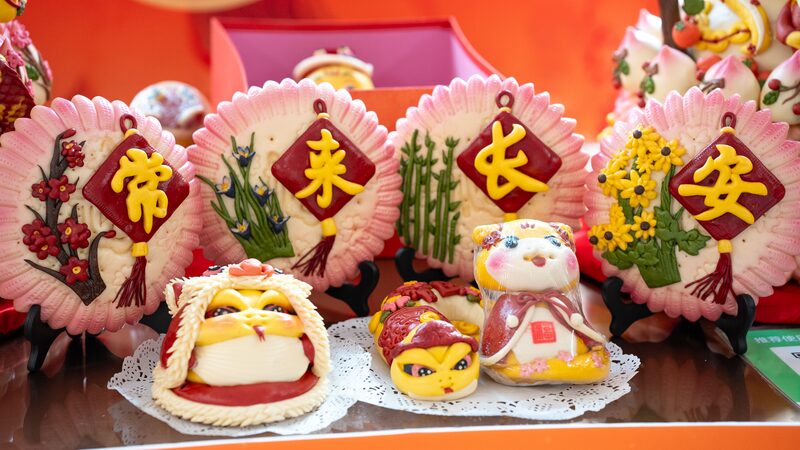 Vibrant_Year_of_the_Snake_Market_Showcases_Shaanxi_s_Cultural_Heritage
