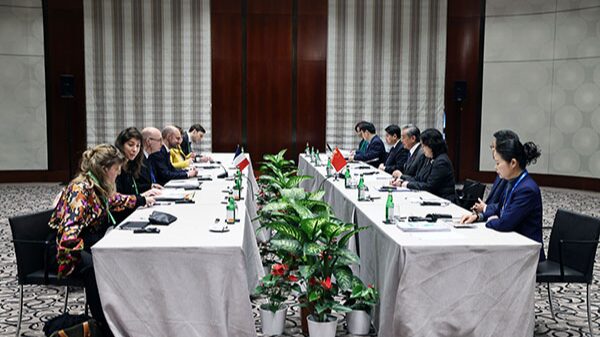 Wang Yi Calls for China-France Partnership to Stabilize Global Order Wang_Yi_Calls_for_China_France_Partnership_to_Stabilize_Global_Order
