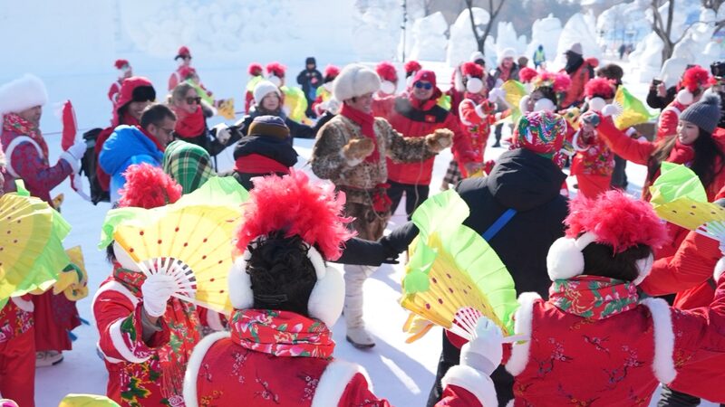 Winter_Asiad_Athletes_Dive_into_Chinese_Culture_in_Harbin_Event