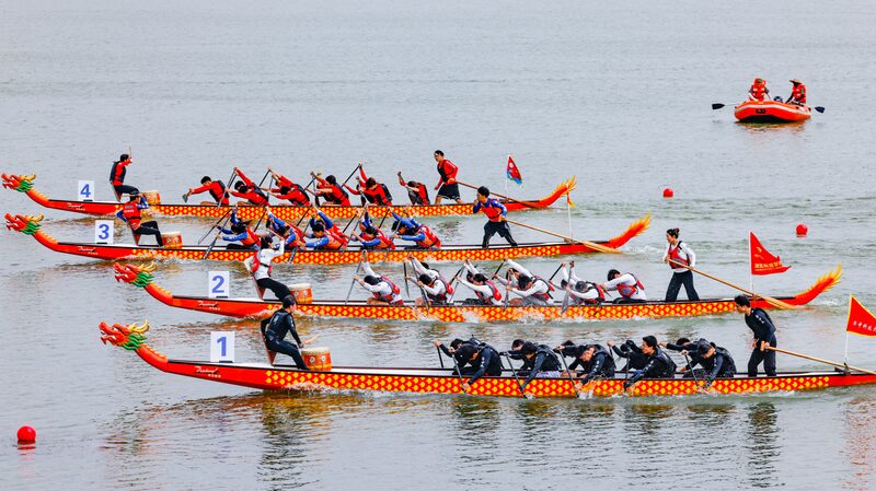 Wuhan_Wetlands_Host_Thrilling_Dragon_Boat_Tournament_Kickoff