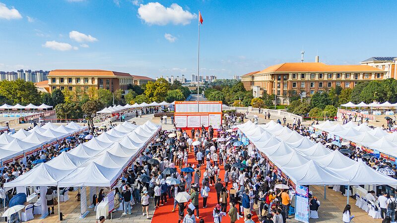 Xi_Jinping_to_Discuss_High_Quality_Employment_in_Qiushi_Journal_s_Latest_Issue