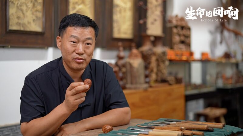 Yang_Yanfei__Bridging_Heritage_and_Modern_Art_with_Jujube_Wood_Carving - My Global News: Voices of a New Era Yang_Yanfei__Bridging_Heritage_and_Modern_Art_with_Jujube_Wood_Carving