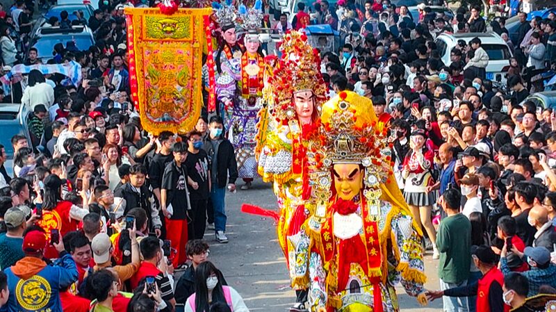 Youshen_Parade__Southeastern_China_s_Vibrant__Wandering_Gods__Tradition_Captures_Young_Hearts