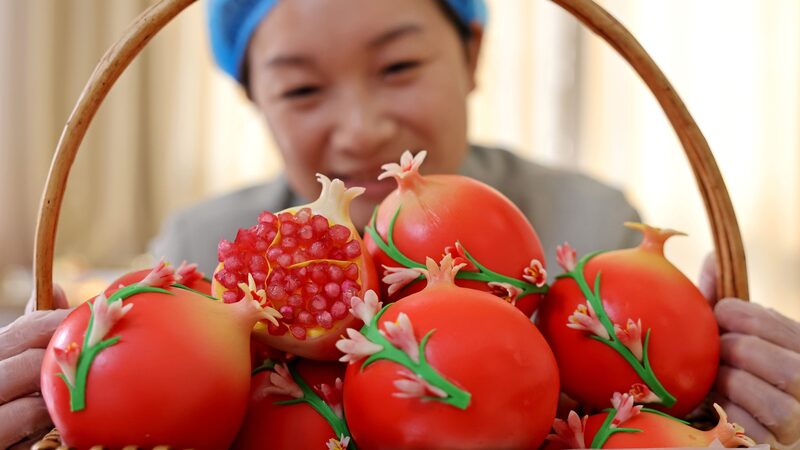 Zaozhuang_s_Pomegranate_Buns__A_Sweet_Spring_Festival_Tradition
