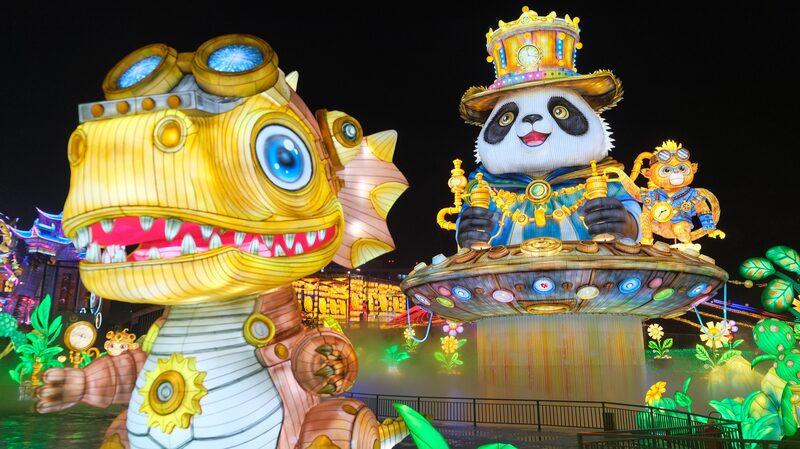 Zigong_Launches_2025_International_Dinosaur_Lantern_Festival_with_Colorful_Trial