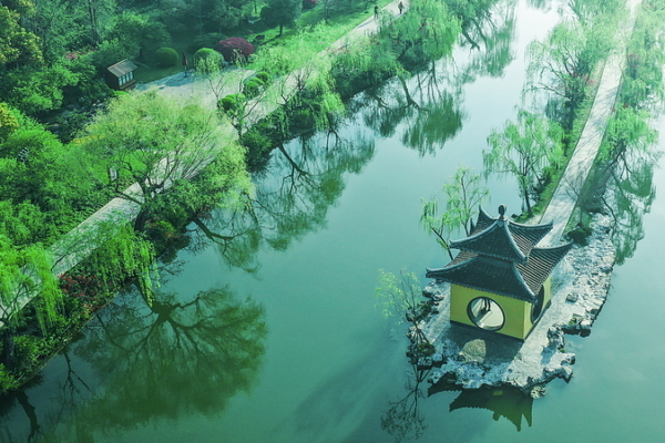 Climate’s Touch: How Weather Shapes Life in the Chinese Mainland & Malaysia