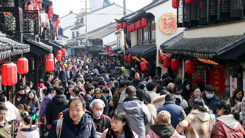 Boosting_Consumption__Expert_Urges_Stable_Income_for_Growth