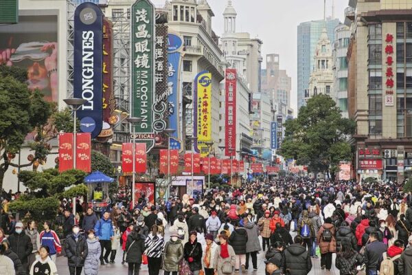 CPPCC_Praises_Record_Spring_Festival_Consumption_Boom
