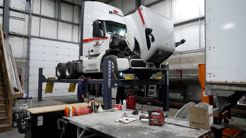 Canadian_Trucking_Braces_for_Tariff_Deadline