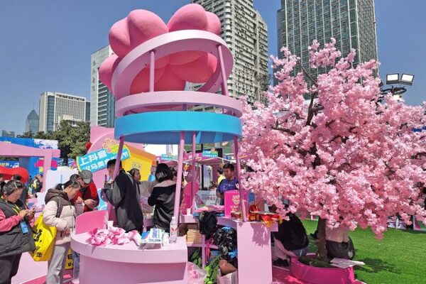 Chinese_Consumer_Optimism_Fuels_Economic_Revival