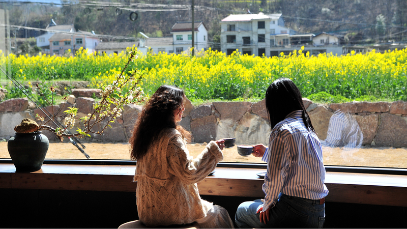 Coffee___Rapeseed_Blossoms__Yichang_s_Spring_Delight