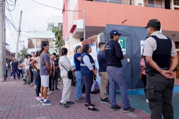 Ecuador_Debate__Fiery_Clash_Ahead_of_Runoff_Election video poster