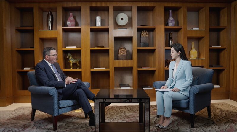 Ex_Victoria_Premier_Applauds_the_Chinese_mainland_s_Renewable_Energy_Breakthrough video poster