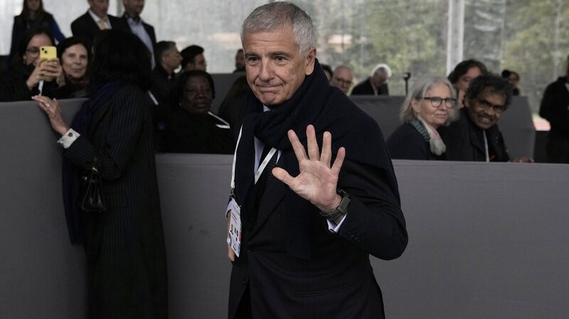 Samaranch_Downplays_Favored_Role_in_IOC_Race
