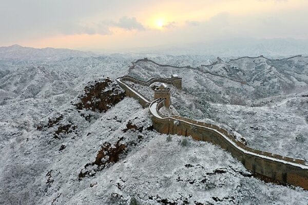 Spring Snowfall Transforms Great Wall into Winter Wonderland Spring_Snowfall_Transforms_Great_Wall_into_Winter_Wonderland