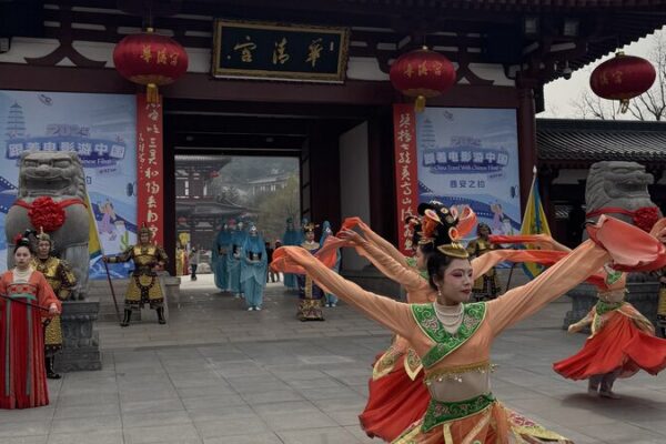Tang Dynasty Splendor at Huaqing Palace Tang_Dynasty_Splendor_at_Huaqing_Palace video poster