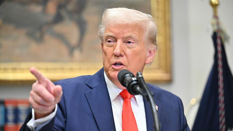 Trump_Imposes_25__Tariffs_on_Mexico__Canada_as_U_S__Stocks_Dip