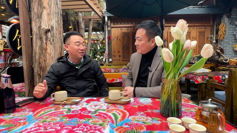 Xi_Enjoys_Yunnan_Coffee_in_Lijiang_s_Old_Town