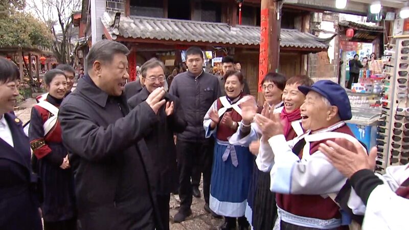 Xi_Explores_Lijiang_Old_Town__Embraces_Cultural_Heritage