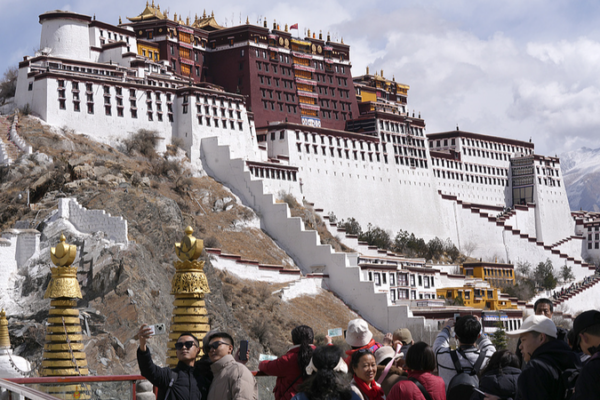 Xizang_s_Transformation__A_New_Era_in_Human_Rights
