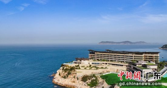 Alila’s Dramatic New Cliffside Resort Debuts on Dong’ao Island