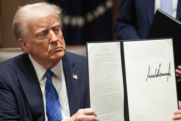 Tariffs Ignite Inflation and Recession: Expert’s Stark Warning Tariffs Ignite Inflation and Recession: Expert’s Stark Warning