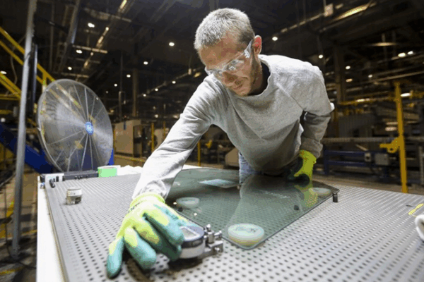 Tariff Wars Falter: U.S. Manufacturing’s Comeback Stalls Tariff Wars Falter: U.S. Manufacturing’s Comeback Stalls
