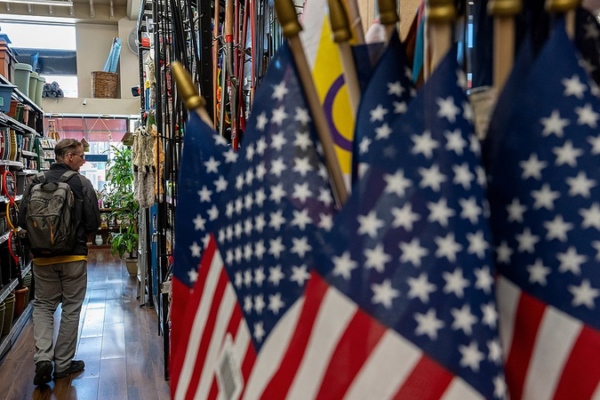 Analyst Warns: Trump’s Tariffs Hurt U.S. Consumers Analyst_Warns__Trump_s_Tariffs_Hurt_U_S__Consumers video poster