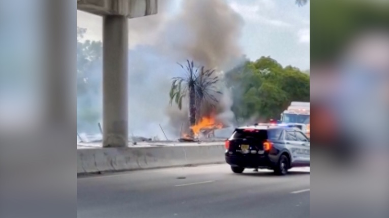 Boca_Raton_Cessna_310_Crash_Claims_3_Lives video poster