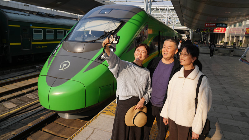 China_Laos_Railway_Boosts_Cross_Border_Travel_Milestone