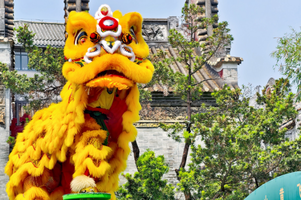 Cultural Extravaganza: Lion Dance at Foshan Ancestral Temple Cultural_Extravaganza__Lion_Dance_at_Foshan_Ancestral_Temple