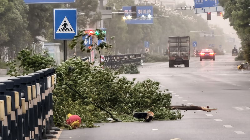 Extreme_Weather_Alerts_Spark_Caution_in_the_Chinese_Mainland