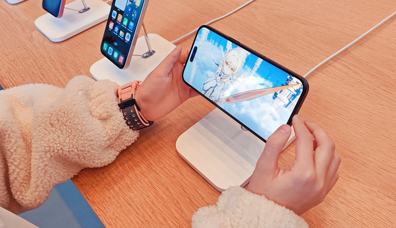 Trump Tariffs Won’t Bring iPhones to U.S. Factories