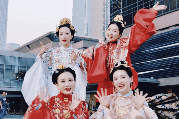 Youth Day Inspires Hanfu Revival in Beijing’s CBD Youth Day Inspires Hanfu Revival in Beijing’s CBD video poster