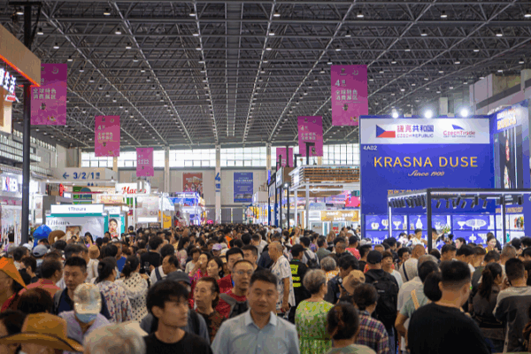 China’s Trade Fairs Shatter Participation Records China’s Trade Fairs Shatter Participation Records