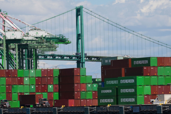 Global_Institutions_Caution_on_US_Tariffs_Impact